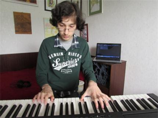 Талантливият пианист Николай Димитров от Русе. Снимки: Труд